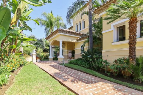 Villa for sale El Paraiso, Malaga, Spain 5 bedrooms, 953 sq.m. No. 53418 - photo 15