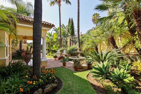 Villa for sale in El Paraiso, Malaga, Spain 5 bedrooms, 953 sq.m. No. 53418 - photo 14