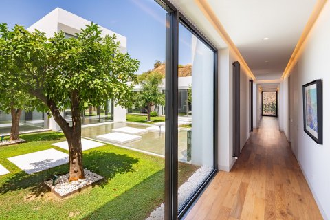 Villa for sale in Benahavis, Malaga, Spain 6 bedrooms, 1370 sq.m. No. 53532 - photo 23