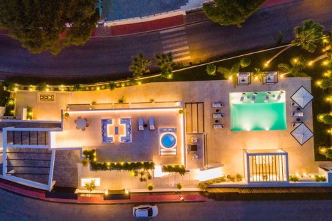 Villa for sale in Nueva Andalucia, Malaga, Spain 5 bedrooms, 447 sq.m. No. 53505 - photo 2