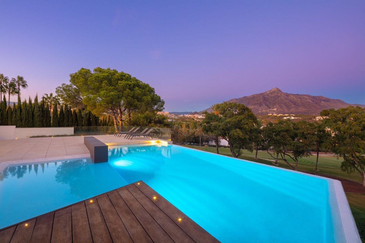 Villa in Nueva Andalucia, Malaga, Spain 6 bedrooms, 550 sq.m. No. 53421