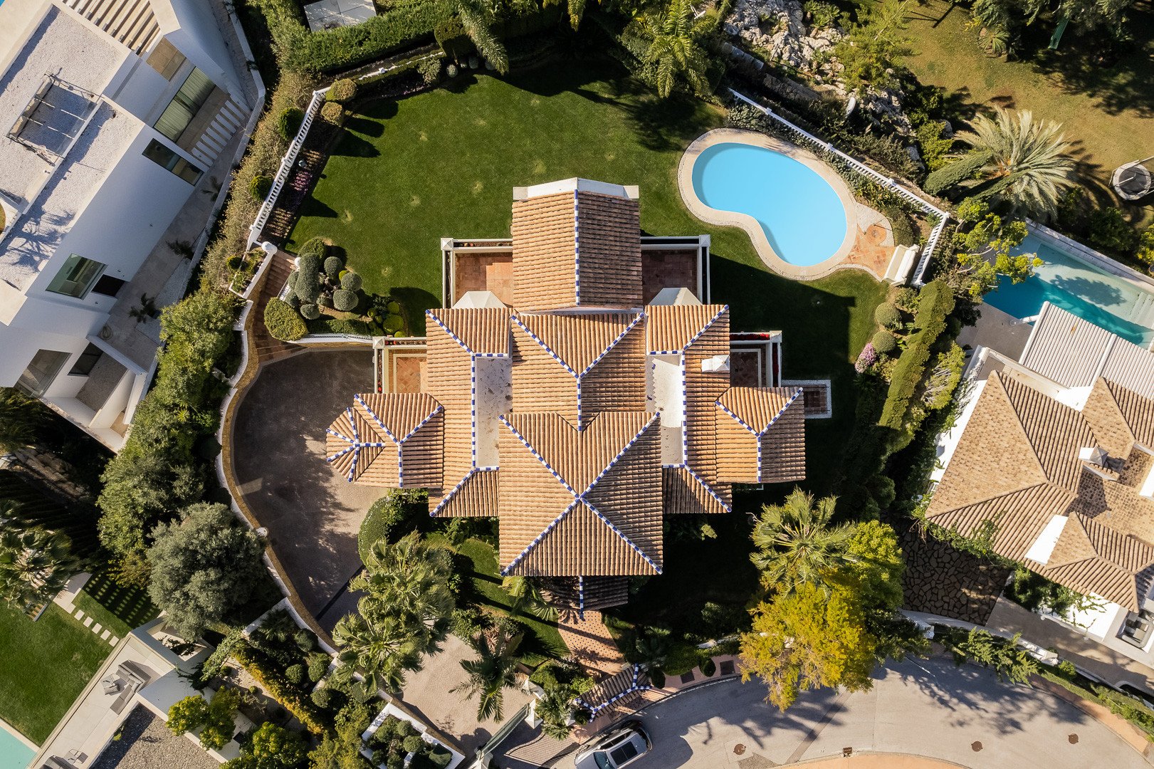 Villa i La Alqueria-El Paraíso, Malaga, Spanien 5 sovrum, 530 kvm. Nr. 53552