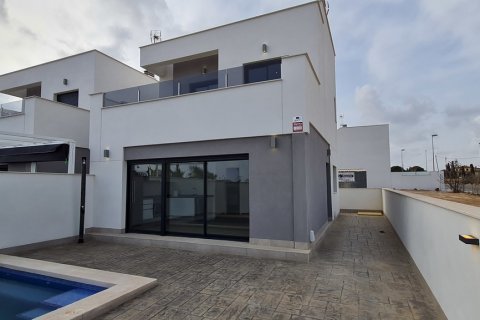 Villa for sale in La Zenia, Alicante, Spain 3 bedrooms, 97 sq.m. No. 53138 - photo 1