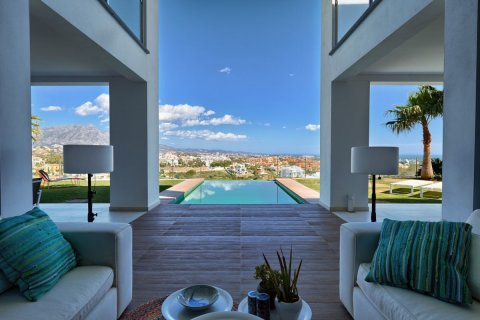 Villa for sale in La Alqueria-El Paraíso, Malaga, Spain 4 bedrooms, 380 sq.m. No. 53393 - photo 30