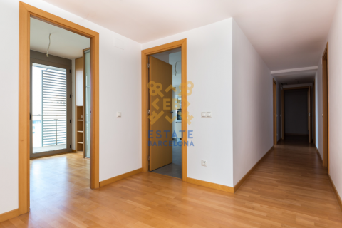 Apartment for sale in Mataro, Barcelona, Spain 4 bedrooms,  No. 52549 - photo 5