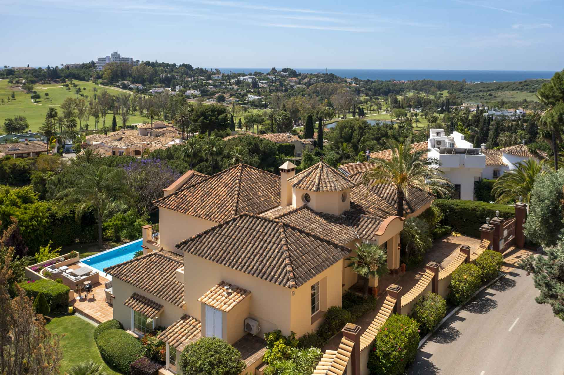 Villa in El Paraiso, Malaga, Spanien 5 Schlafzimmer, 779 m2 Nr. 53534