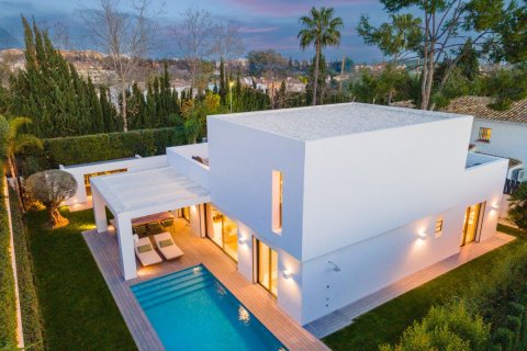 Villa for sale in Guadalmina, Malaga, Spain 4 bedrooms, 224 sq.m. No. 53494 - photo 1