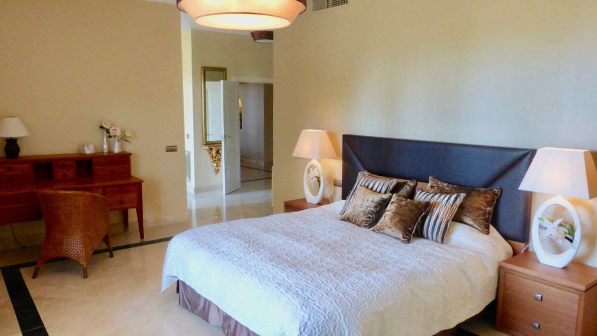 Villa a Benahavis, Malaga, Spagna 6 camere da letto, 950 mq. N° 53379