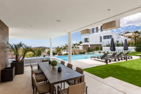 Villa for sale in La Alqueria-El Paraíso, Malaga, Spain 5 bedrooms, 862 sq.m. No. 53380 - photo 2