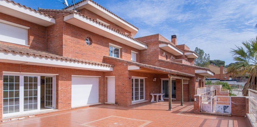 House Tarragona, Spain 6 bedrooms, 280 sq.m. No. 53644