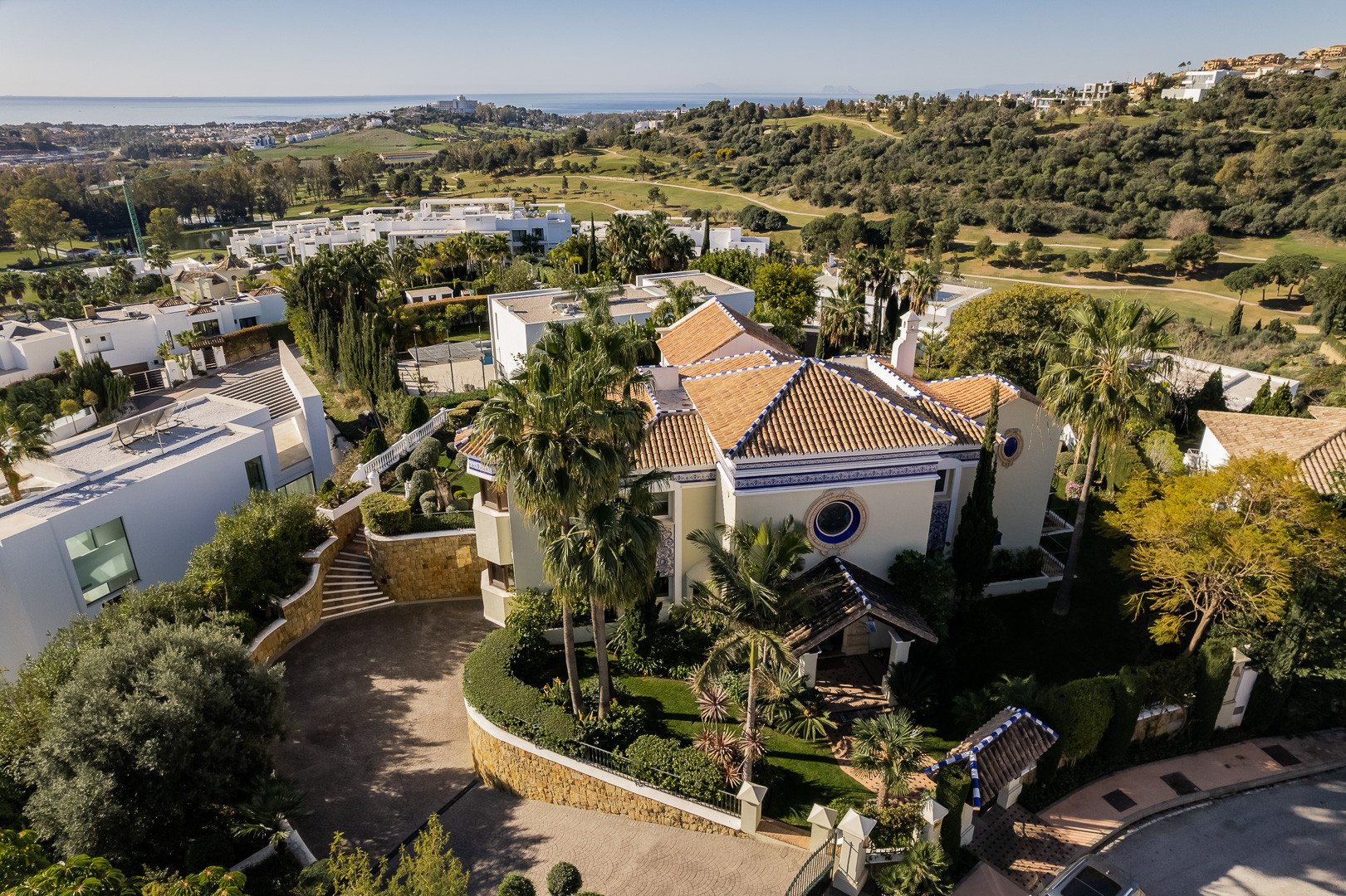 Villa i La Alqueria-El Paraíso, Malaga, Spanien 5 sovrum, 530 kvm. Nr. 53552