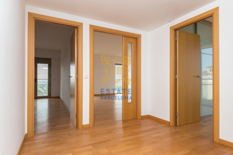 Apartment for sale in Mataro, Barcelona, Spain 4 bedrooms,  No. 52549 - photo 4