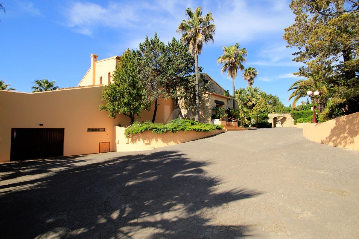 Finka w Benissa, Alicante, Hiszpania 4 sypialnie, 495 mkw. nr 54449