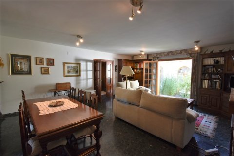 Villa for sale in L'Eliana, Valencia, Spain 6 bedrooms, 384 sq.m. No. 53912 - photo 17