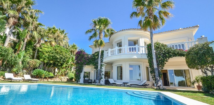 Villa Los Monteros, Malaga, Spain 5 bedrooms, 618 sq.m. No. 55333