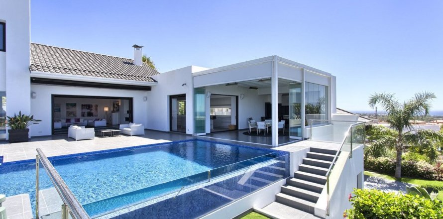 Villa in Marbella, Malaga, Spain 5 bedrooms, 610 sq.m. No. 55338