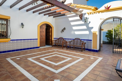 Villa for sale in Adeje, Tenerife, Spain 5 bedrooms, 391 sq.m. No. 54885 - photo 11