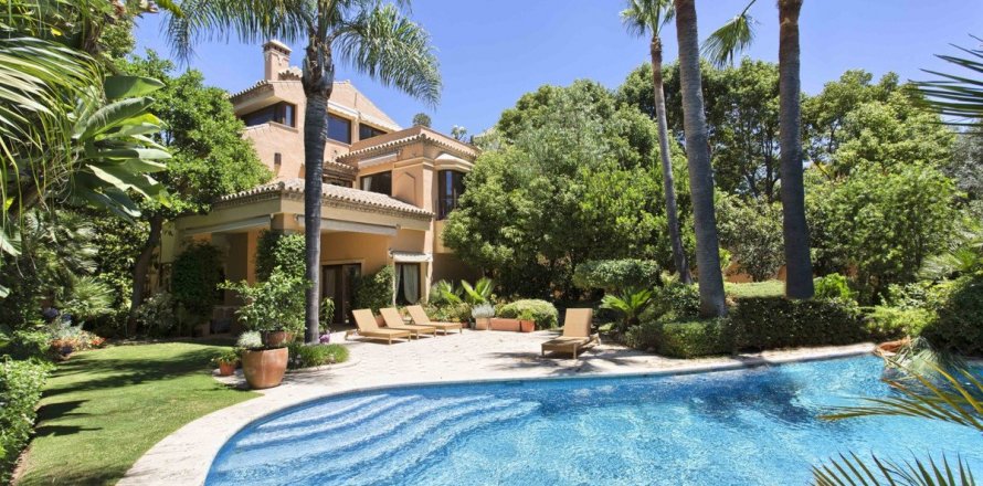 Villa in Marbella Golden Mile, Malaga, Spain 4 bedrooms, 1012 sq.m. No. 55332