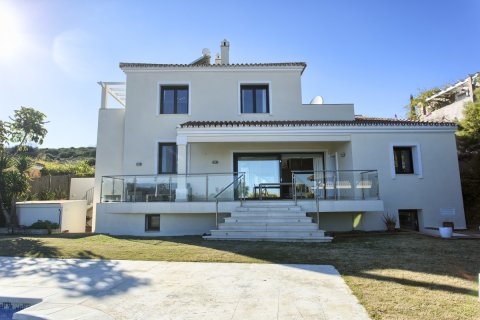 Villa for sale in Manilva, Malaga, Spain 4 bedrooms, 448 sq.m. No. 55367 - photo 2