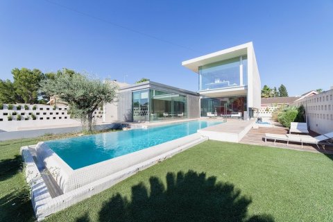 Villa for sale in Valencia, Spain 3 bedrooms, 400 sq.m. No. 54007 - photo 1