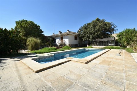 Villa for sale in L'Eliana, Valencia, Spain 6 bedrooms, 384 sq.m. No. 53912 - photo 7