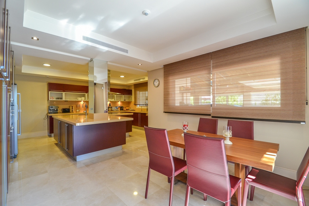 Villa en Los Monteros, Málaga, España 5 dormitorios, 618 m2 No. 55333