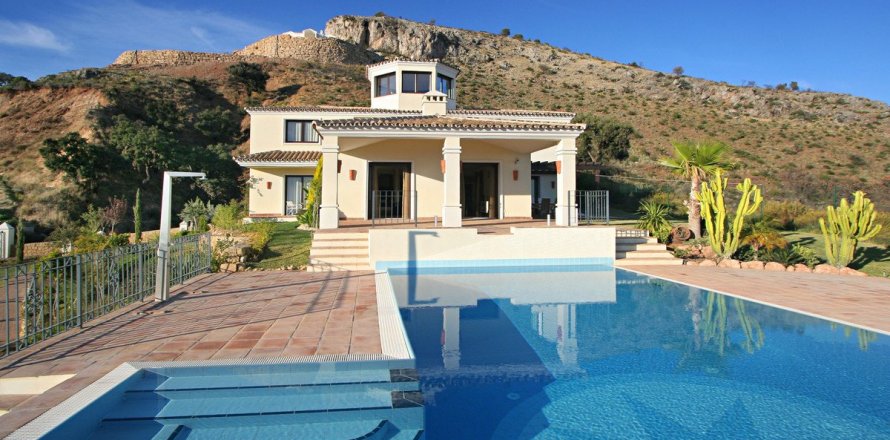 Villa in Benahavis, Malaga, Spain 6 bedrooms, 202 sq.m. No. 55371