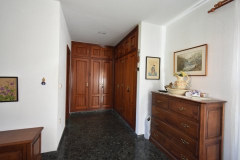 Villa for sale in L'Eliana, Valencia, Spain 6 bedrooms, 384 sq.m. No. 53912 - photo 3