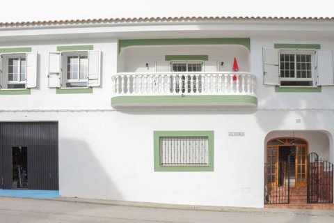 Villa for sale in Chulilla, Valencia, Spain 4 bedrooms, 439 sq.m. No. 53898 - photo 3