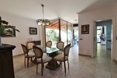 Villa for sale in L'Eliana, Valencia, Spain 5 bedrooms, 412 sq.m. No. 53877 - photo 6
