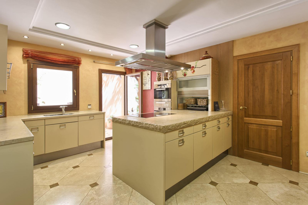 Willa w Marbella Golden Mile, Malaga, Hiszpania 4 sypialnie, 1012 mkw. nr 55332