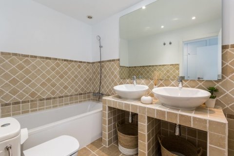 Townhouse for sale Estepona, Malaga, Spain 3 bedrooms, 240 sq.m. No. 55344 - photo 9