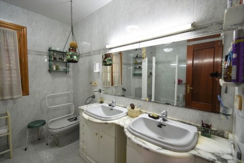 Villa for sale in L'Eliana, Valencia, Spain 6 bedrooms, 384 sq.m. No. 53912 - photo 4