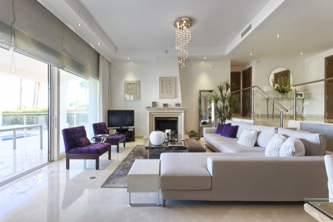 Villa for sale in Manilva, Malaga, Spain 4 bedrooms, 448 sq.m. No. 55367 - photo 6