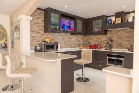 Apartment for sale Benahavis, Malaga, Spain 3 bedrooms, 147 sq.m. No. 55418 - photo 9