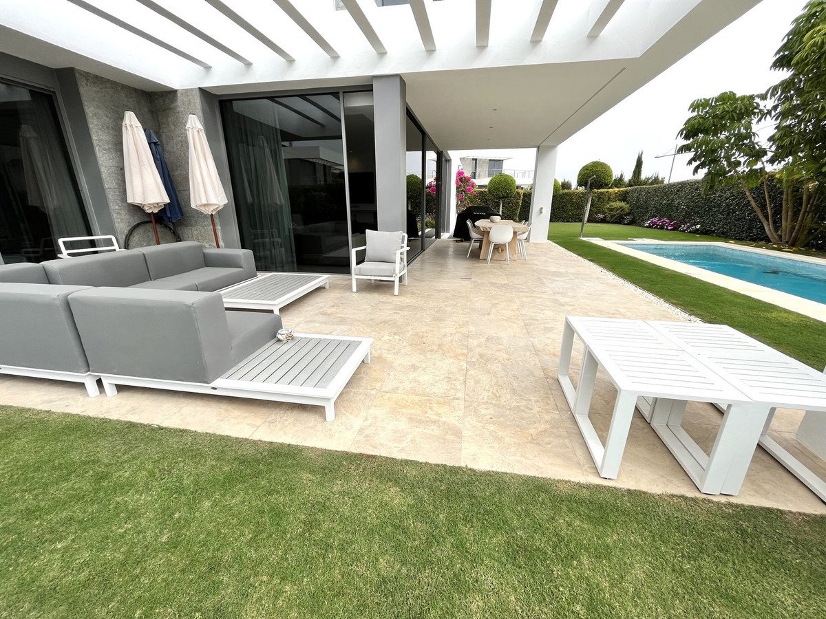 Villa i Cancelada, Malaga, Spanien 5 sovrum, 530 kvm. Nr. 55439