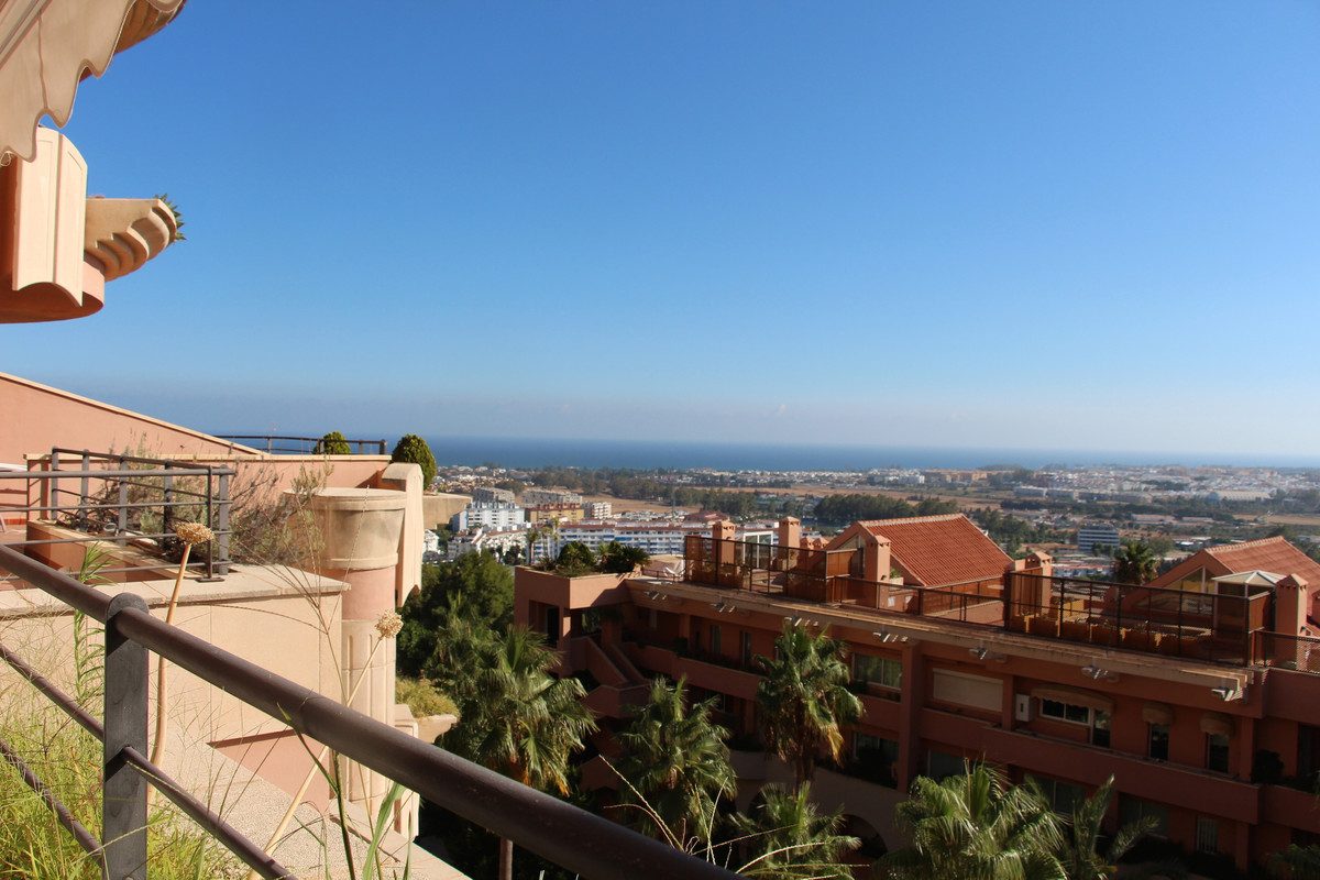Appartamento a Nueva Andalucia, Malaga, Spagna 3 camere da letto, 202 mq. N° 55342