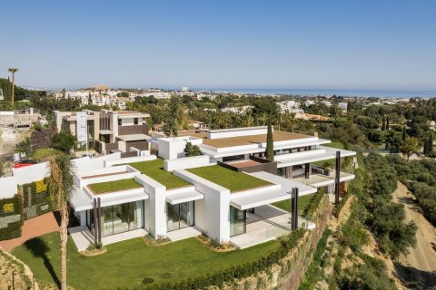 Villa for sale in La Quinta, Malaga, Spain 6 bedrooms, 976 sq.m. No. 55436 - photo 1