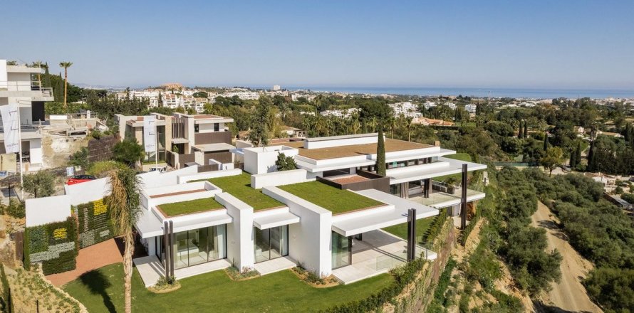 Villa in La Quinta, Malaga, Spain 6 bedrooms, 976 sq.m. No. 55436