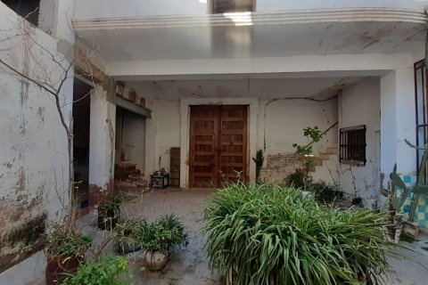 House for sale in Valencia, Spain 4 bedrooms, 300 sq.m. No. 53906 - photo 13