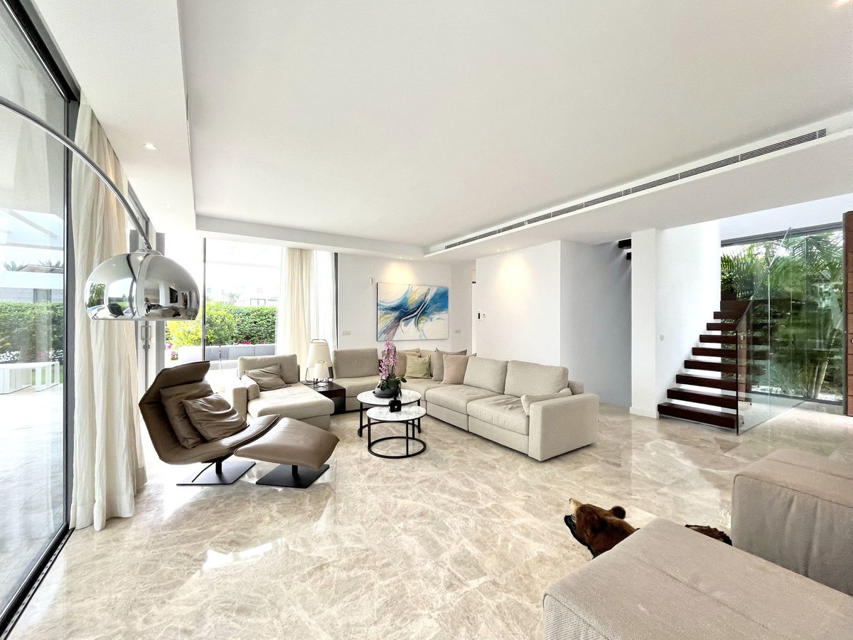 Villa i Cancelada, Malaga, Spanien 5 sovrum, 530 kvm. Nr. 55439