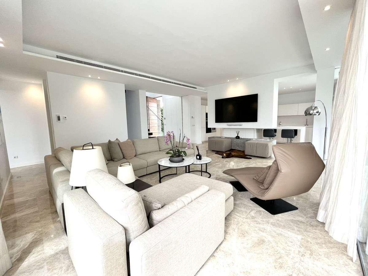 Villa i Cancelada, Malaga, Spanien 5 sovrum, 530 kvm. Nr. 55439