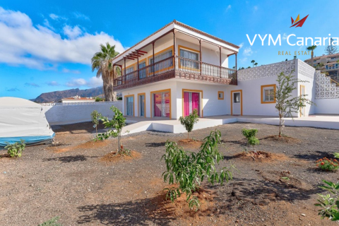 Villa for sale in Puerto de Santiago, Tenerife, Spain 5 bedrooms, 160 sq.m. No. 54946 - photo 1