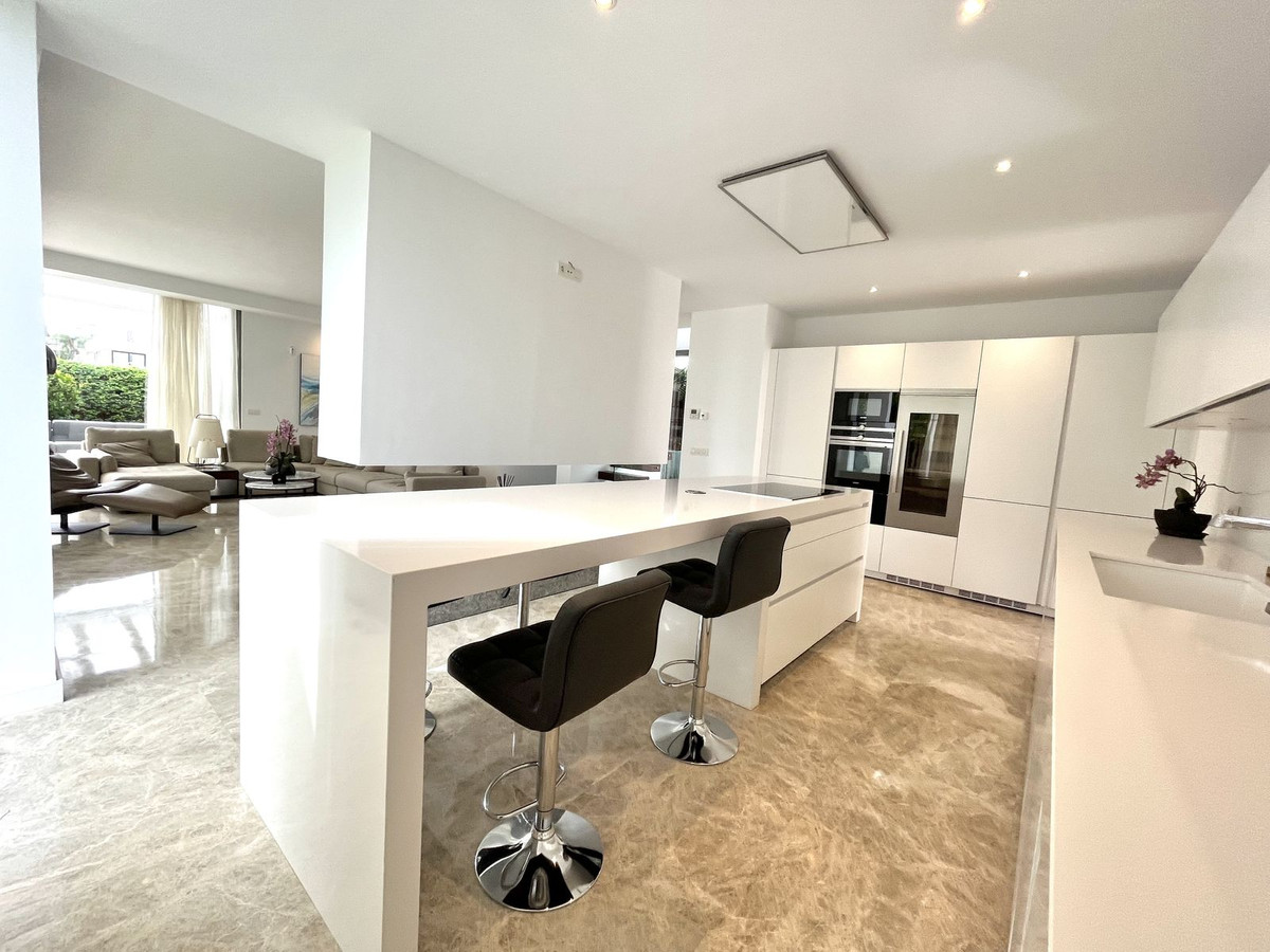 Villa i Cancelada, Malaga, Spanien 5 sovrum, 530 kvm. Nr. 55439