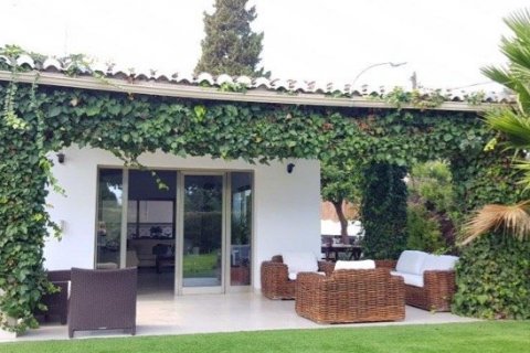 Villa for sale in Rocafort, Valencia, Spain 4 bedrooms, 273 sq.m. No. 53935 - photo 13