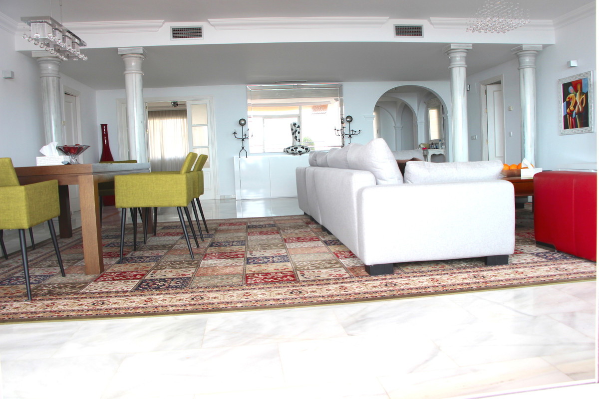 Appartamento a Nueva Andalucia, Malaga, Spagna 3 camere da letto, 202 mq. N° 55342