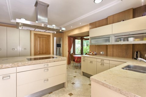Villa for sale Marbella Golden Mile, Malaga, Spain 4 bedrooms, 1012 sq.m. No. 55332 - photo 6