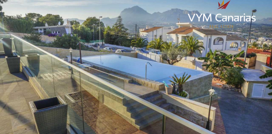 Villa in Albir, Alicante, Spain 6 bedrooms, 120 sq.m. No. 55020