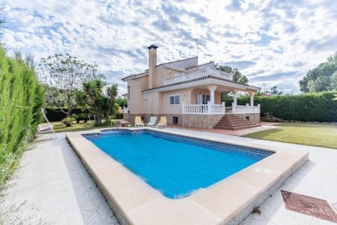 Villa for sale in Serra, Valencia, Spain 4 bedrooms, 1080 sq.m. No. 53866 - photo 1
