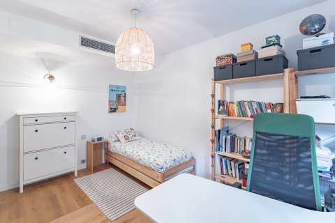 Apartment for sale in Barcelona, Spain 3 bedrooms, 102 sq.m. No. 56921 - photo 17